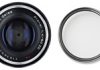 Zum Carl Zeiss Planar T* 1,4/50 gibt’s den passenden UV-Filter inklusive